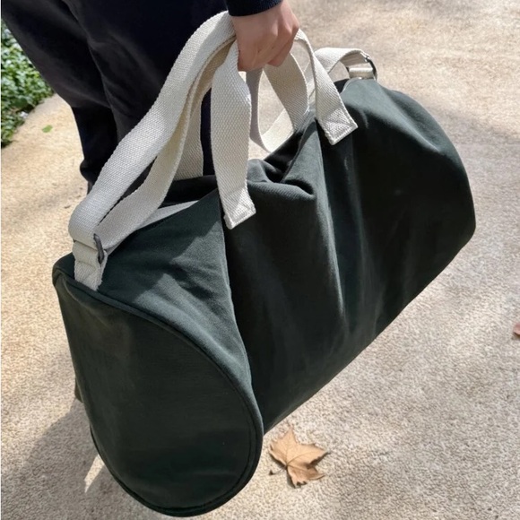 BRANDY MELVILLE Duffle Bag - Picture 2 of 2